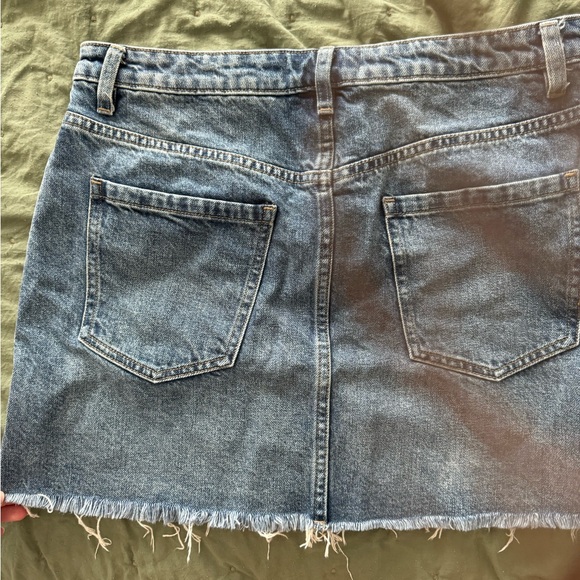 We The Free size 31 denim skirt with exposed zipper - Picture 4 of 6
